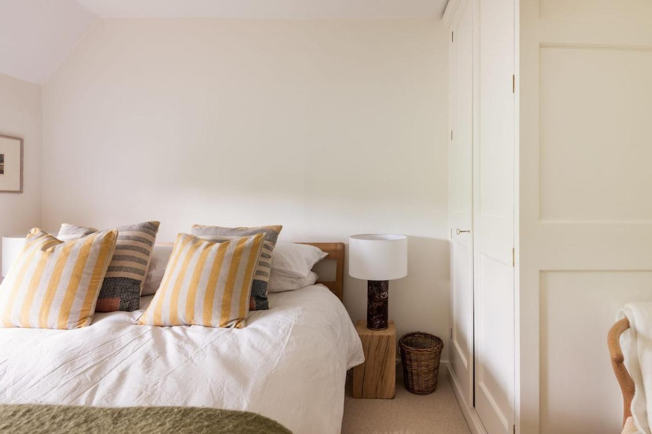 Architect Designed Cosy Cotswold Stone Cottage Quenington Kültér fotó